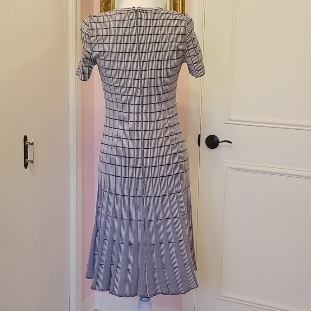 ST. JOHN fit & flare stripe dress - Picture 2 of 5